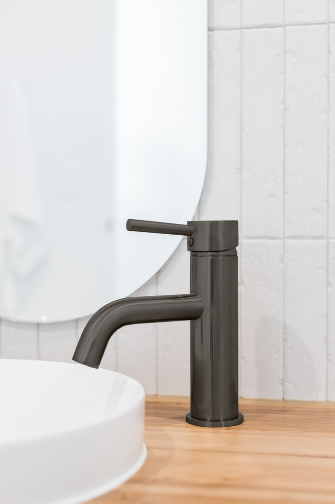 ROUND BASIN MIXER CURVED