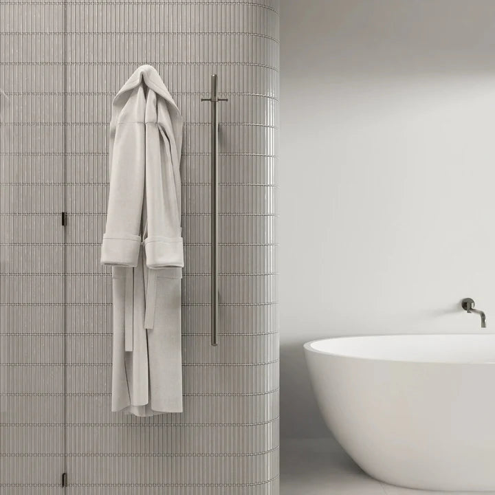 HEATED VERTICAL TOWEL RAIL