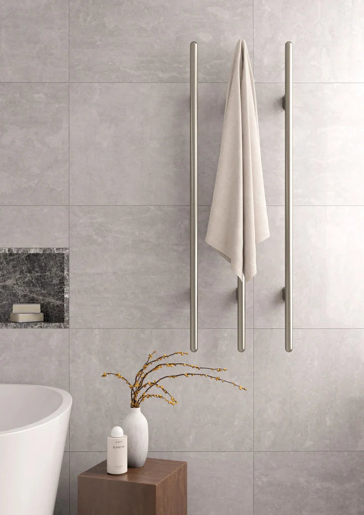 HEATED VERTICAL TOWEL RAIL