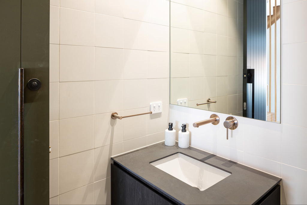 ROUND GUEST TOWEL RAIL