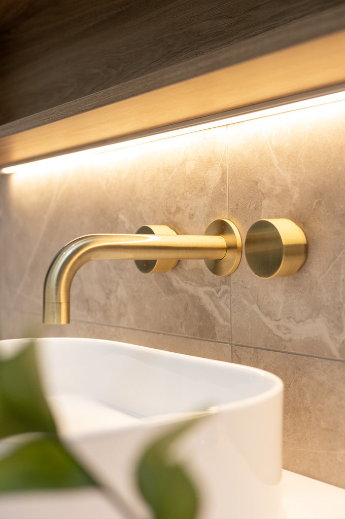 CIRCULAR WALL TAPS