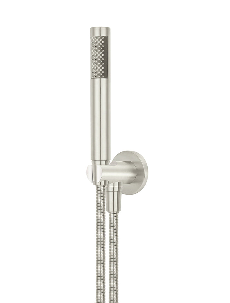 ROUND HAND SHOWER ON FIXED BRACKET
