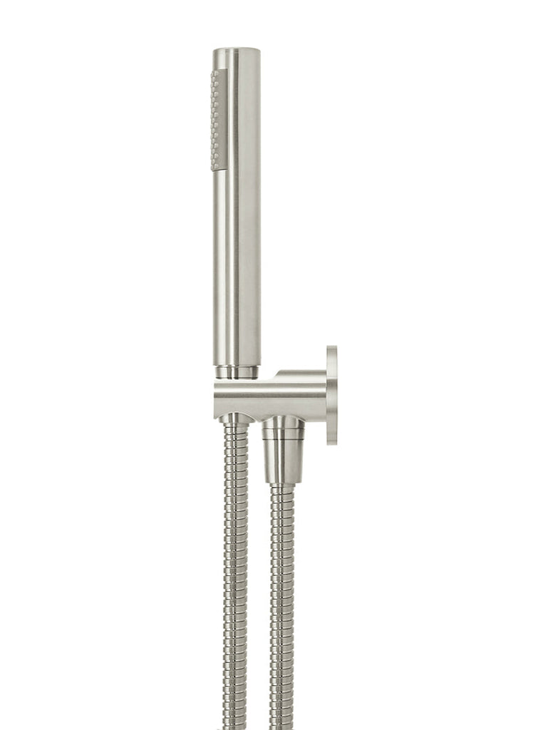 ROUND HAND SHOWER ON FIXED BRACKET