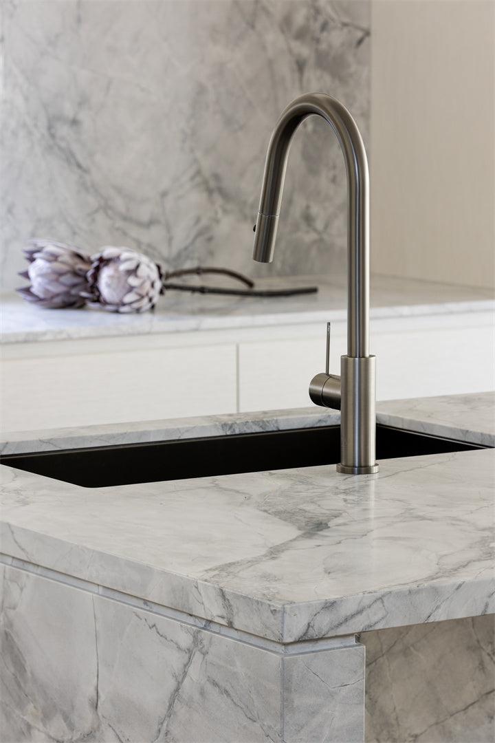 MECCA PULL OUT SINK MIXER WITH VEGIE SPRAY FUNCTION GUN METAL GREY