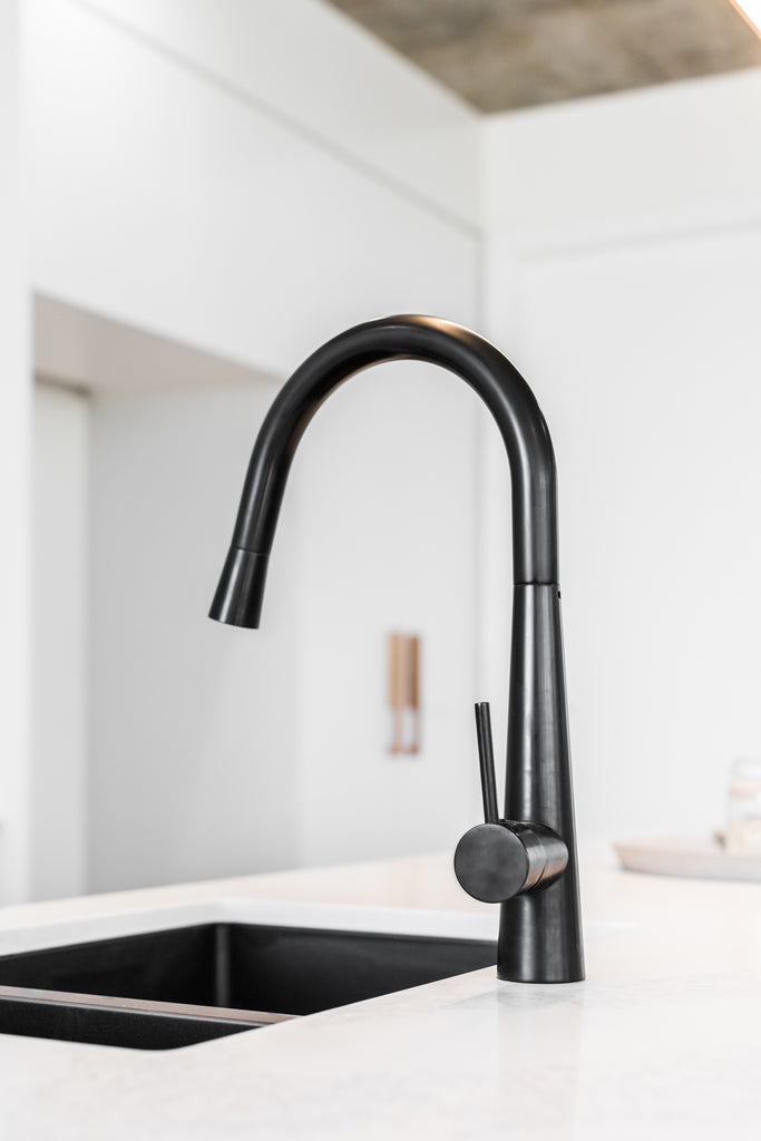 ROUND PULL OUT KITCHEN MIXER TAP