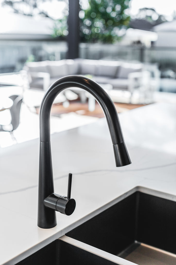 ROUND PULL OUT KITCHEN MIXER TAP