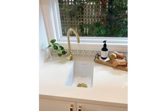 Cuisine 30 x 46 Inset / Undermount Fine Fireclay Gloss White Sink