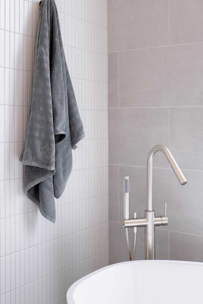 Round Freestanding Bath Spout and Hand Shower - Brushed Nickel