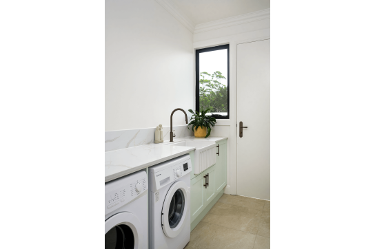 Ludlow Pull Out Mixer Tap - English Bronze