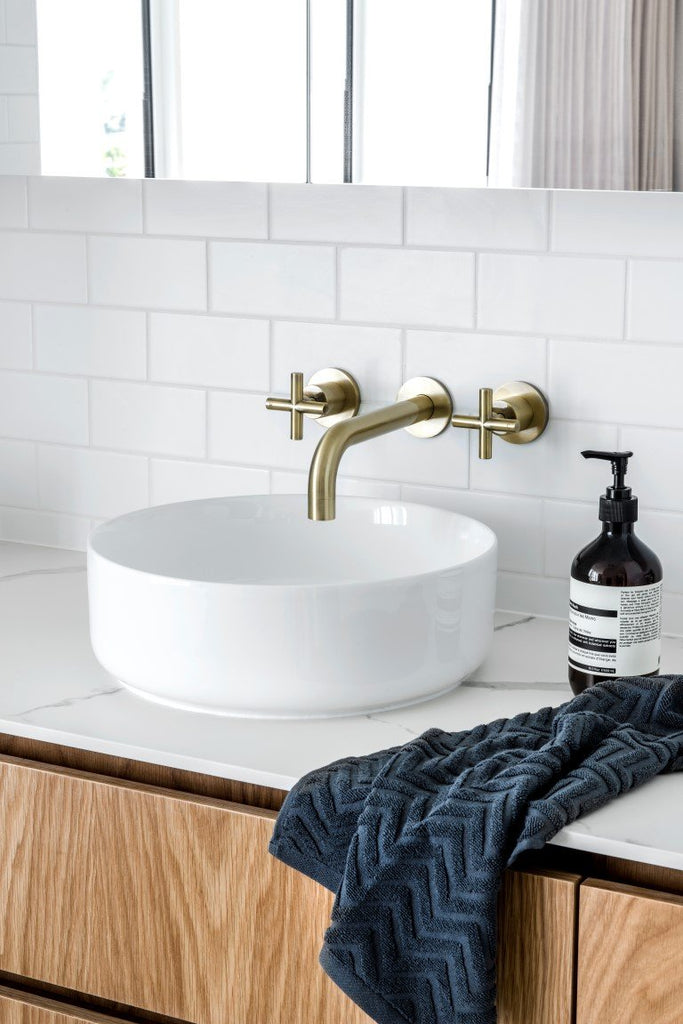 UNIVERSAL ROUND CURVED SPOUT