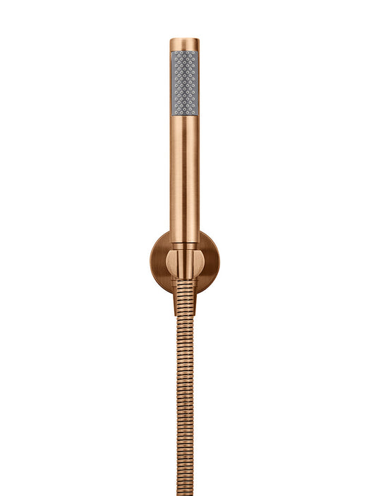 ROUND HAND SHOWER ON FIXED BRACKET