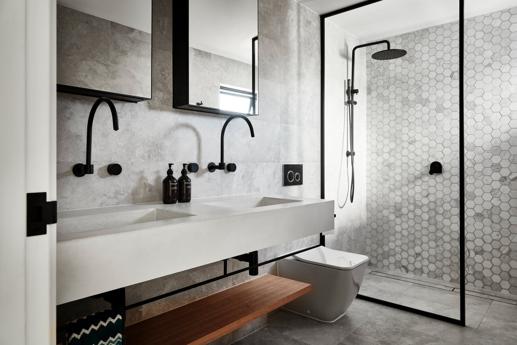 ROUND HIGH-RISE SWIVEL WALL SPOUT