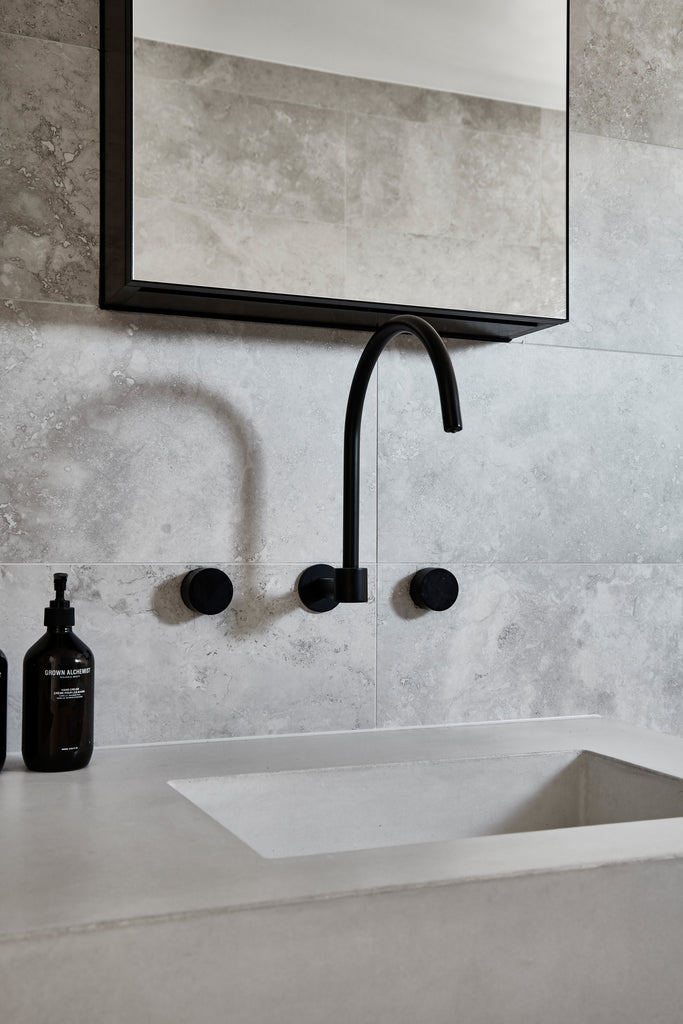 ROUND HIGH-RISE SWIVEL WALL SPOUT