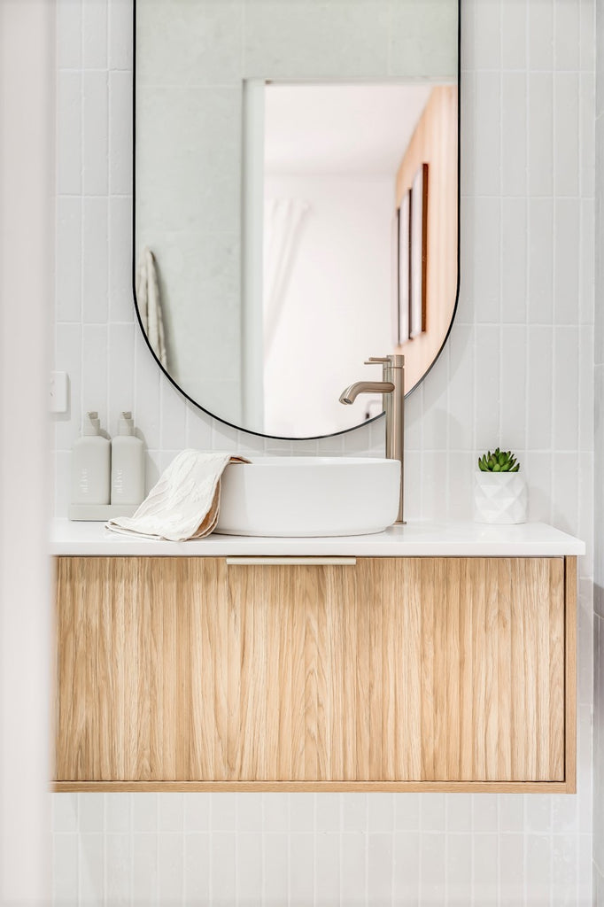 ROUND TALL BASIN MIXER CURVED