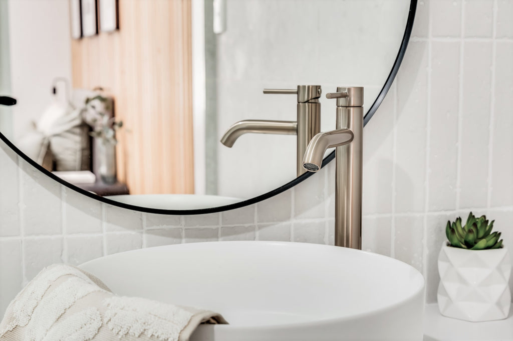 ROUND TALL BASIN MIXER CURVED