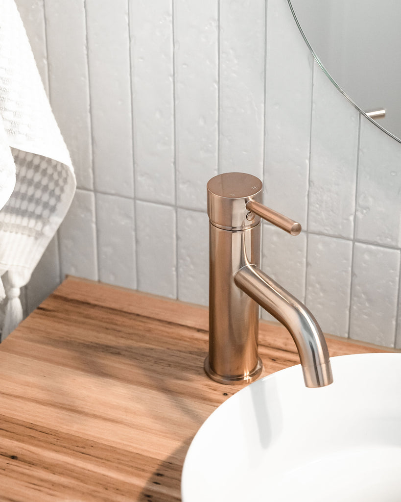 ROUND BASIN MIXER CURVED