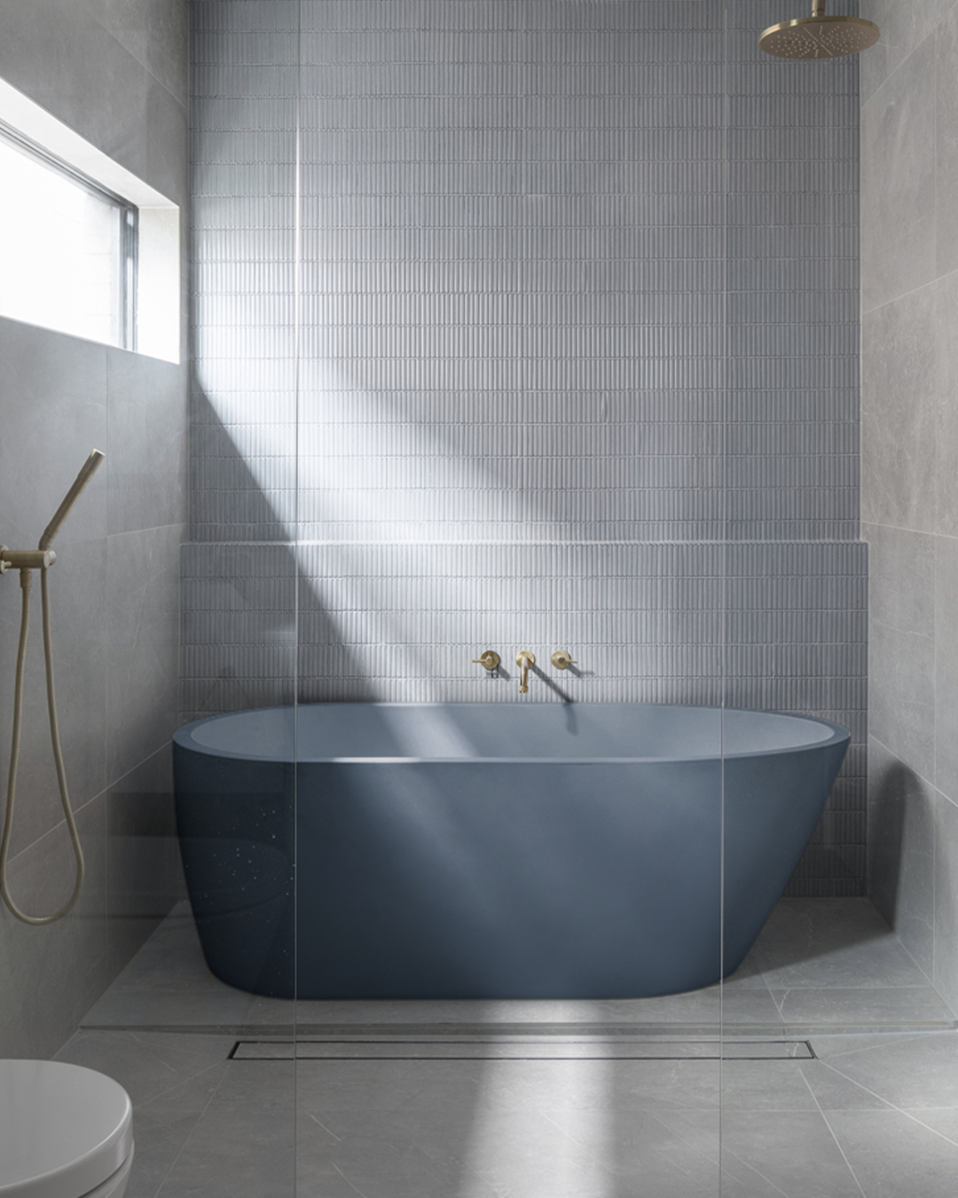 Juno Freestanding Bathtub (Copan Blue)