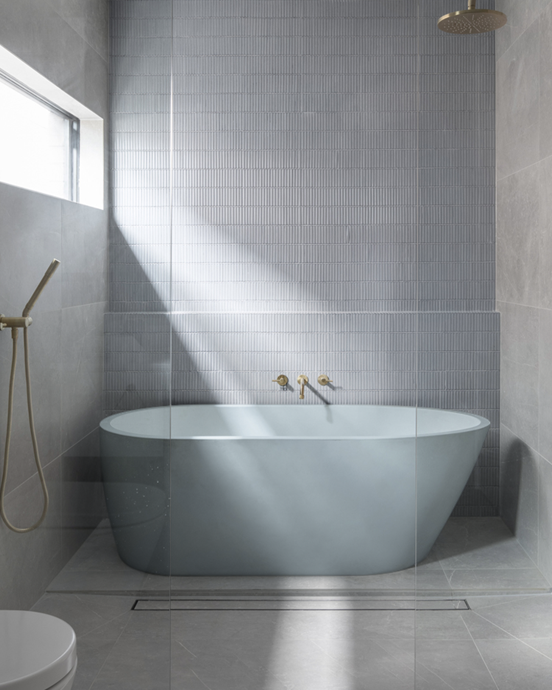 Juno Freestanding Bathtub (Powder Blue)