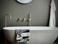 ROUND SHOWER ON SWIVEL BRACKET