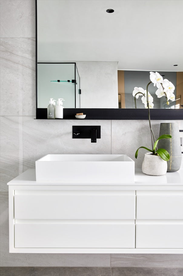SQUARE WALL BASIN MIXER AND SPOUT