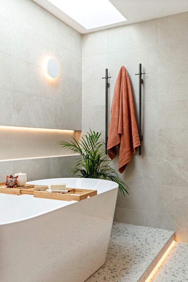 HEATED VERTICAL TOWEL RAIL