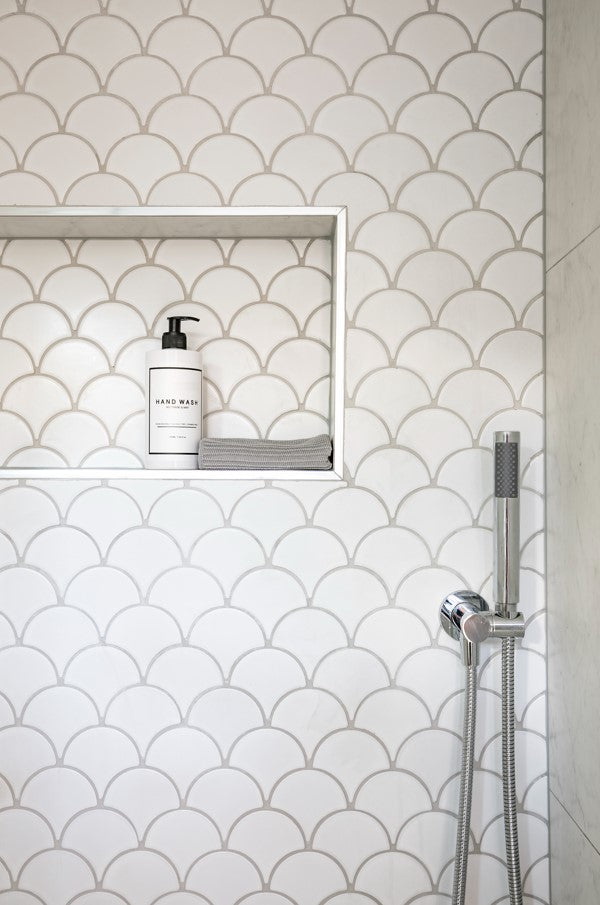 ROUND SHOWER ON SWIVEL BRACKET