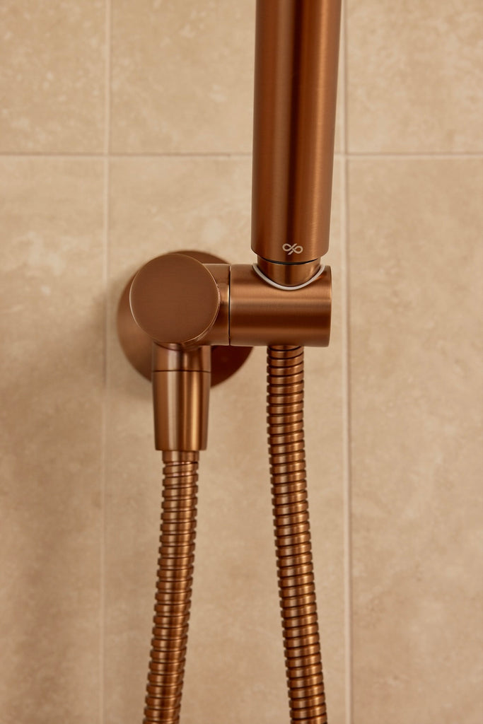ROUND SHOWER ON SWIVEL BRACKET