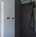ROUND SHOWER ON SWIVEL BRACKET