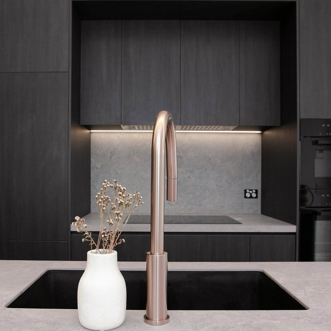 MECCA PULL OUT SINK MIXER WITH VEGIE SPRAY FUNCTION BRUSHED BRONZE