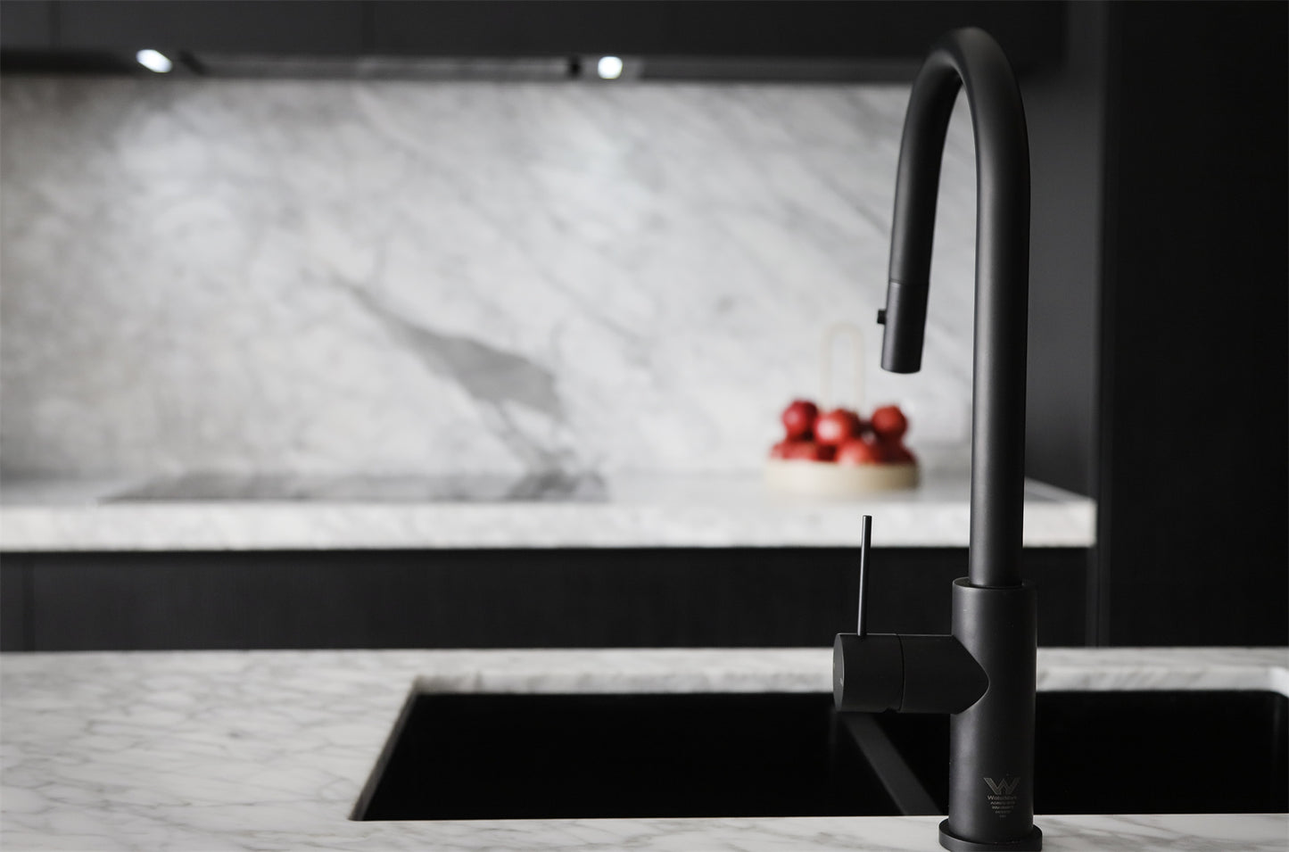 MECCA PULL OUT SINK MIXER WITH VEGIE SPRAY FUNCTION MATTE BLACK