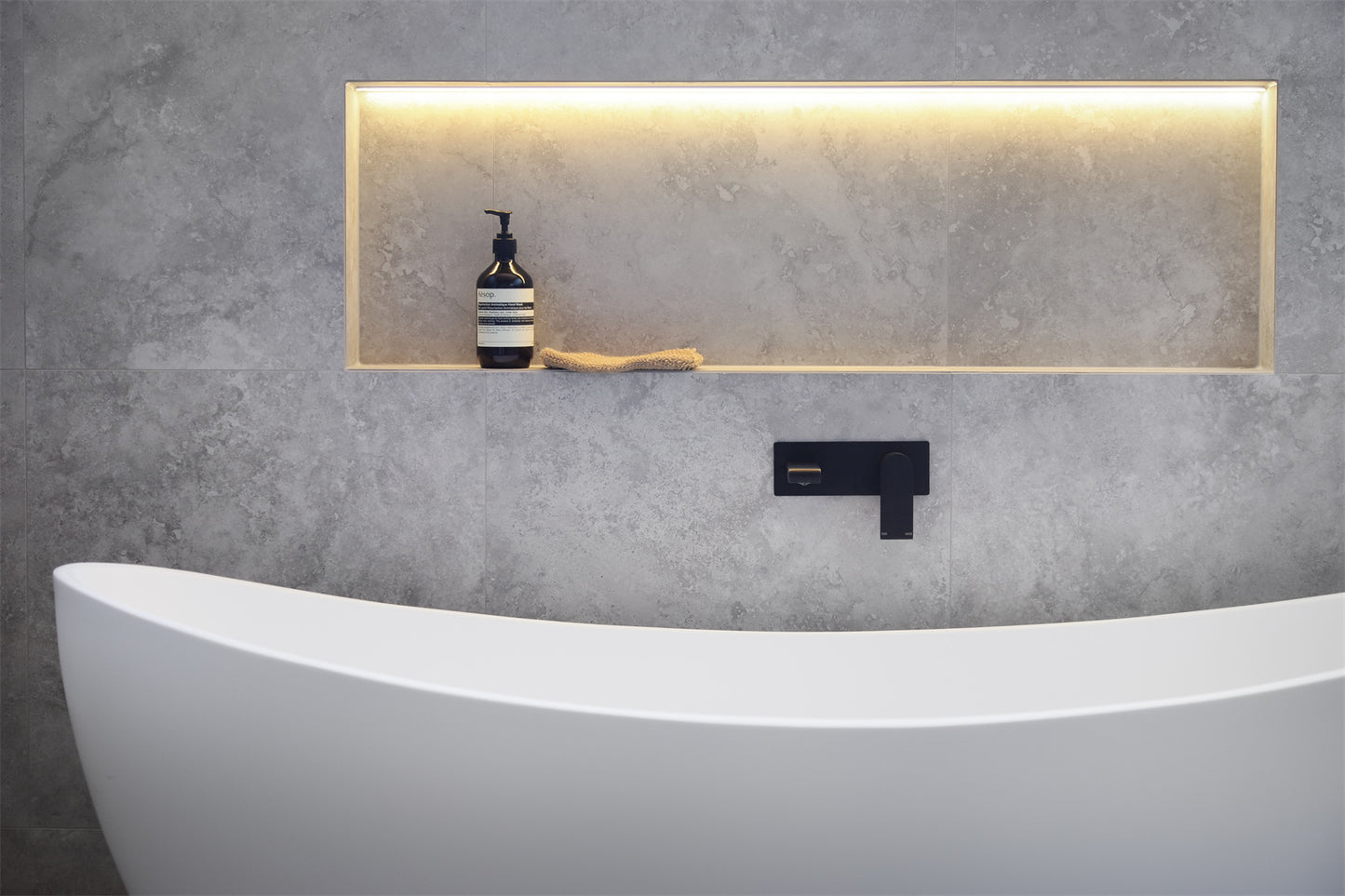 BIANCA WALL BASIN/BATH MIXER 187/230MM MATTE BLACK