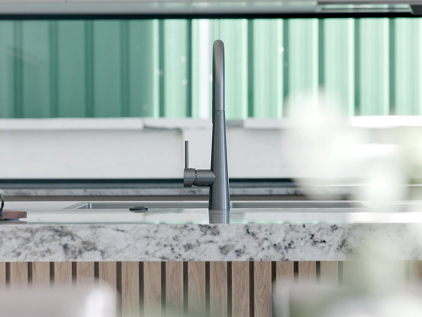DOLCE PULL OUT SINK MIXER WITH VEGIE SPRAY FUNCTION GUN METAL GREY