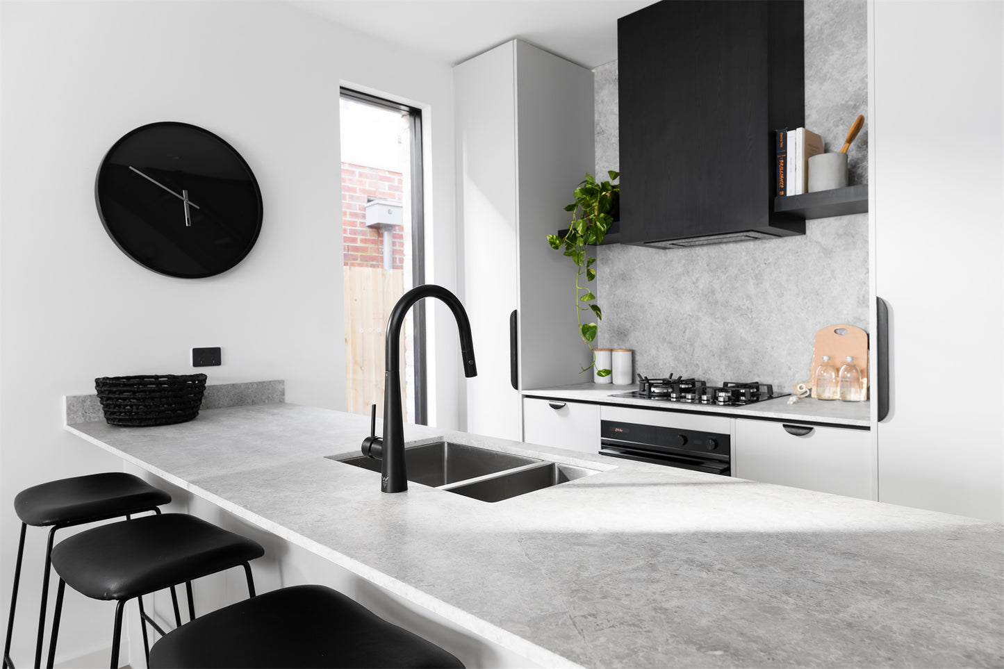 DOLCE PULL OUT SINK MIXER WITH VEGIE SPRAY FUNCTION MATTE BLACK