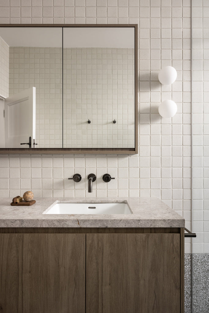 ROUND QUARTER TURN WALL TOP ASSEMBLIES