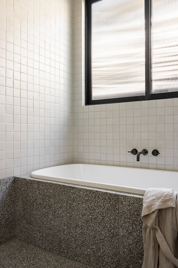 ROUND QUARTER TURN WALL TOP ASSEMBLIES