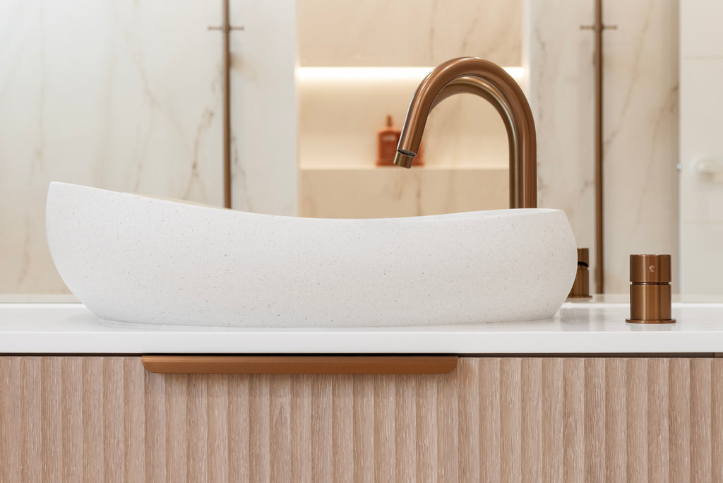 ROUND HOB MOUNTED SWIVEL SPOUT