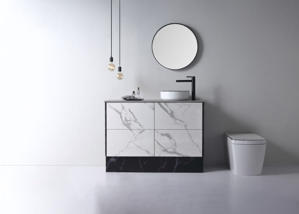 Dove Gloss White with Black Edge