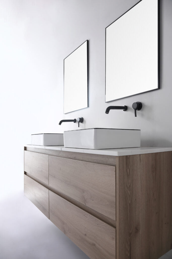 Macleod Gloss White with Black Edge