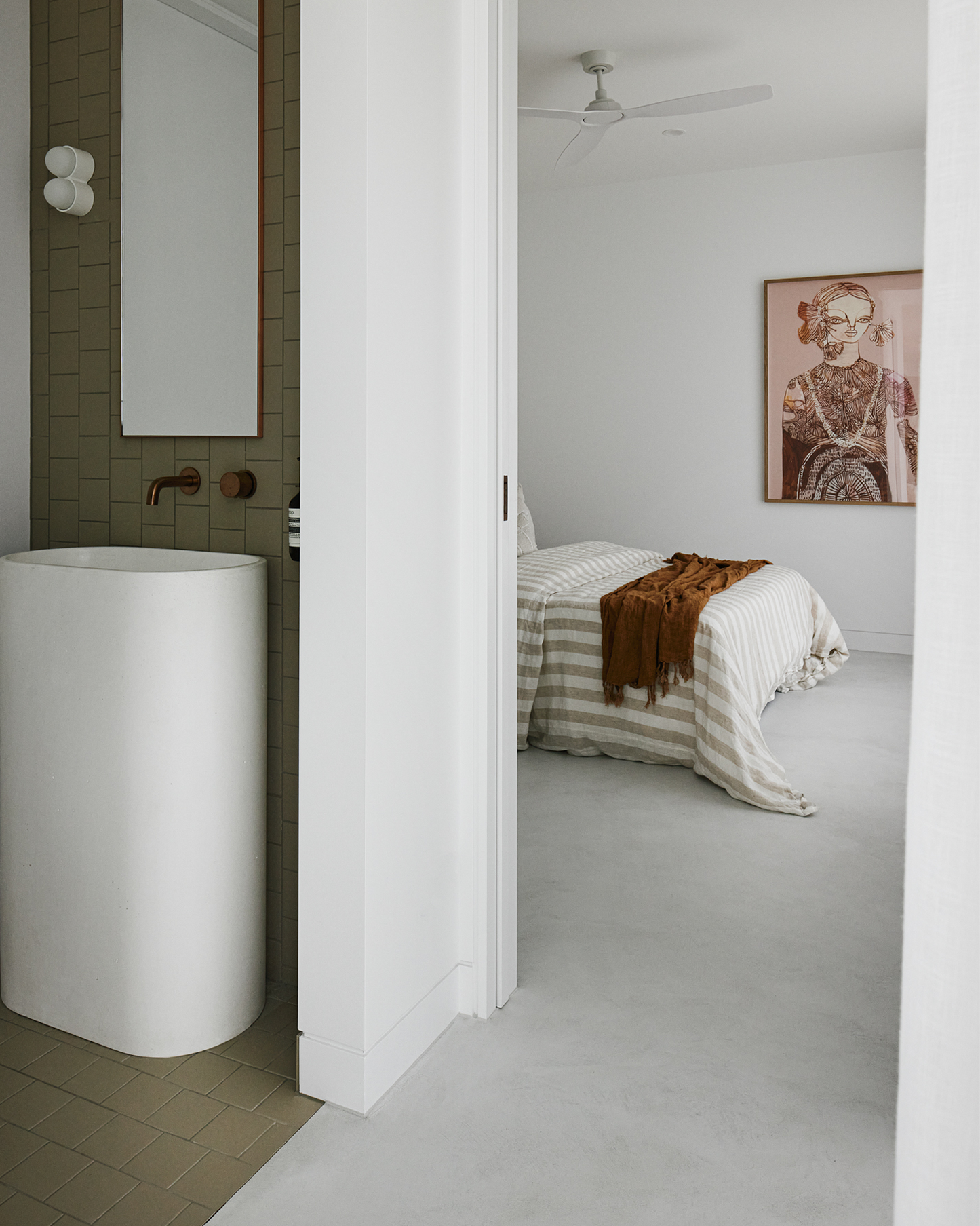 Molli Freestanding Basin (Ivory)