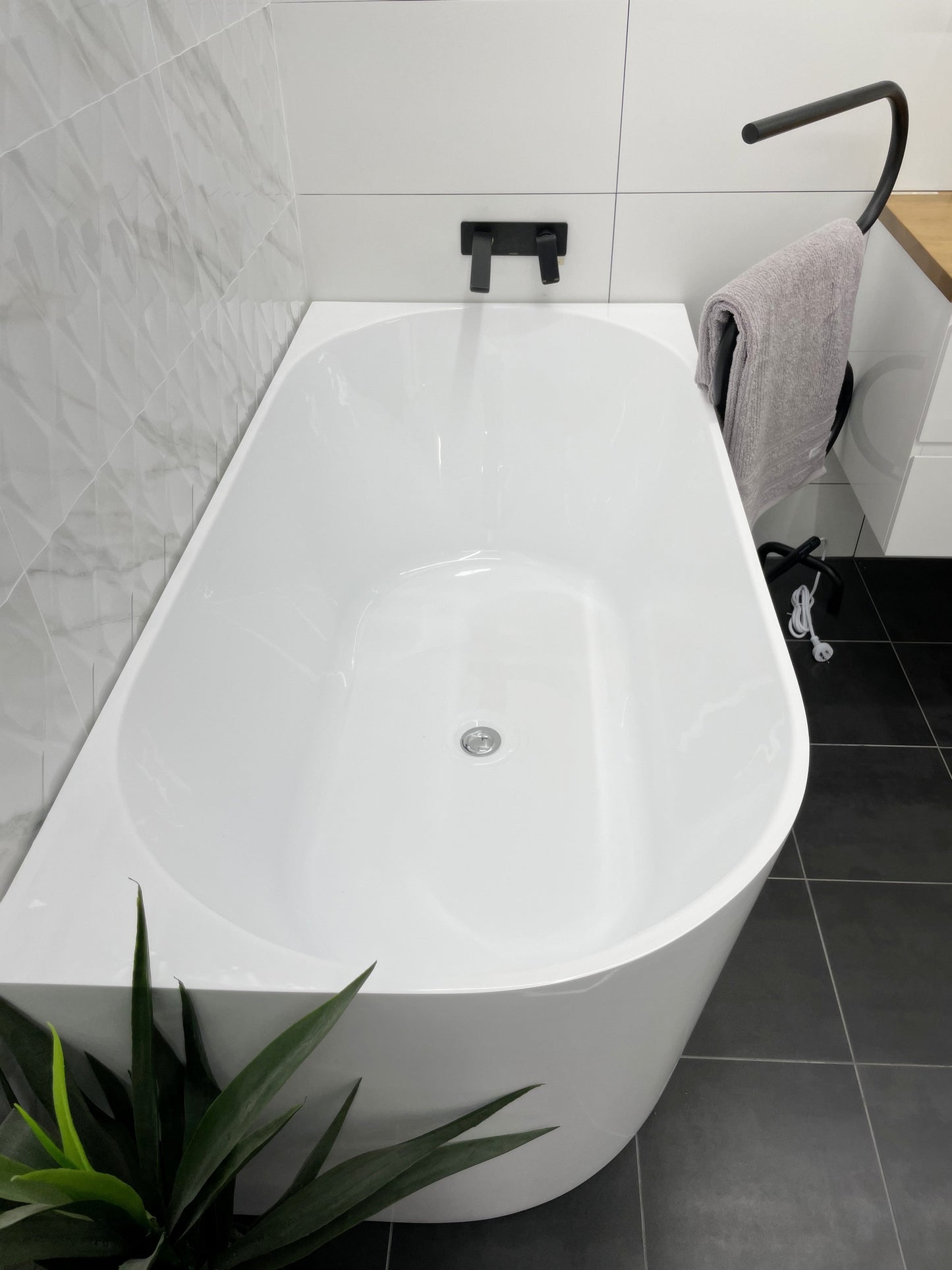 Auris Corner Back to Wall Bathtub - Matte White