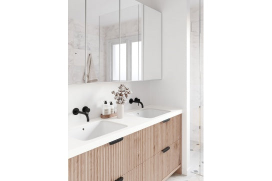 Fino Large 55 x 41 Under Counter Fireclay Basin - Gloss White