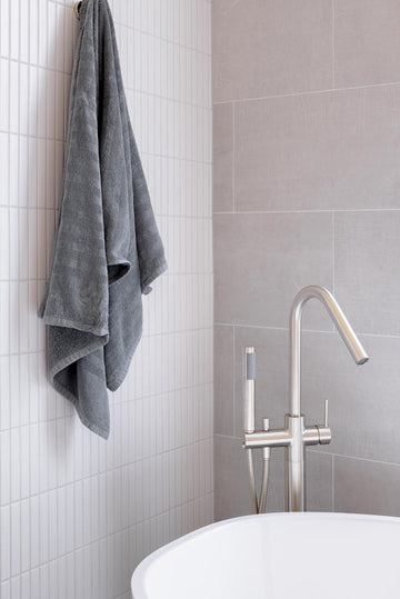 Round Freestanding Bath Spout and Hand Shower - Brushed Nickel