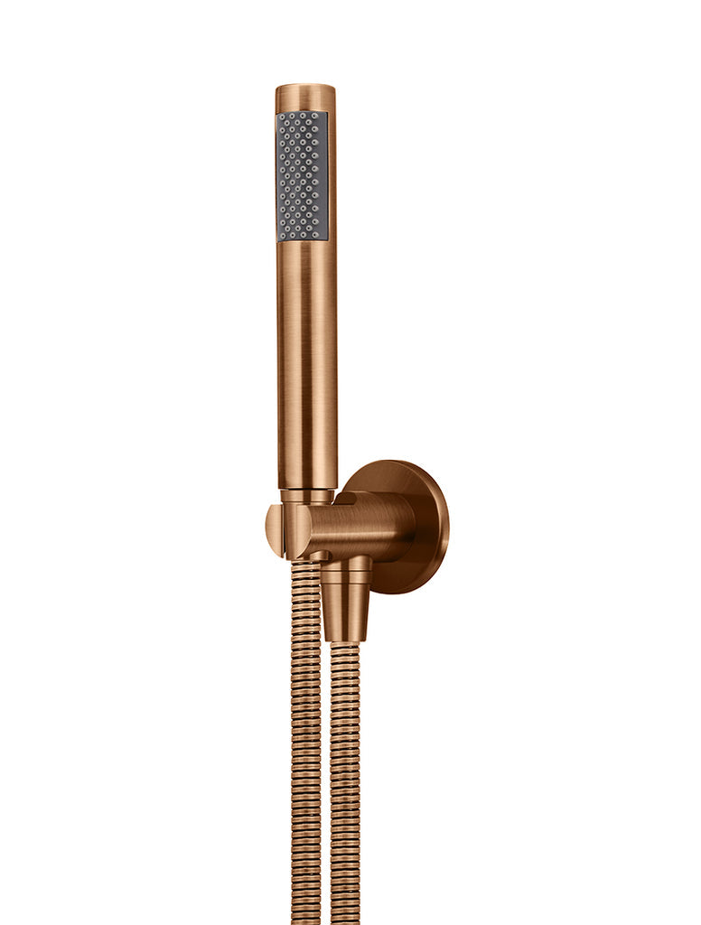 ROUND HAND SHOWER ON FIXED BRACKET