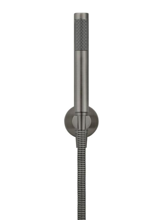 ROUND HAND SHOWER ON FIXED BRACKET