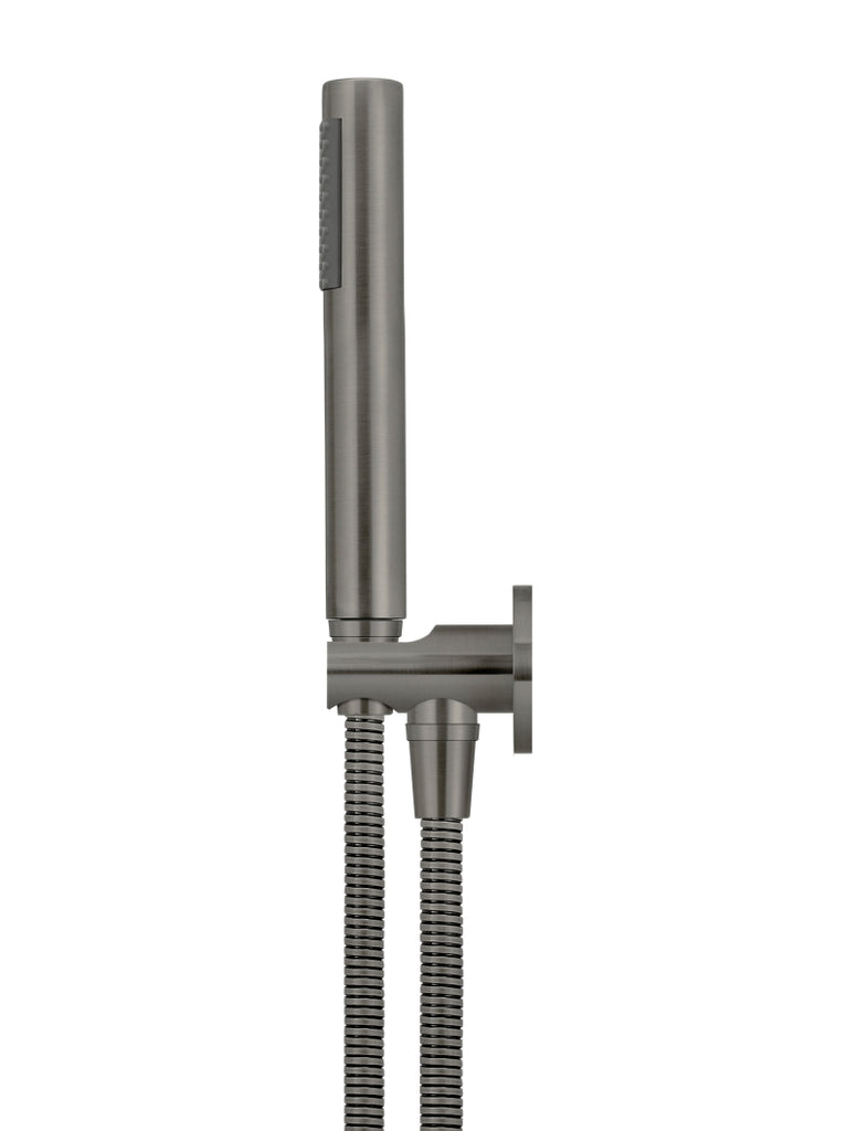 ROUND HAND SHOWER ON FIXED BRACKET